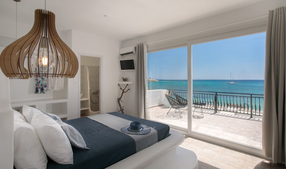 Manios Suites 7/48