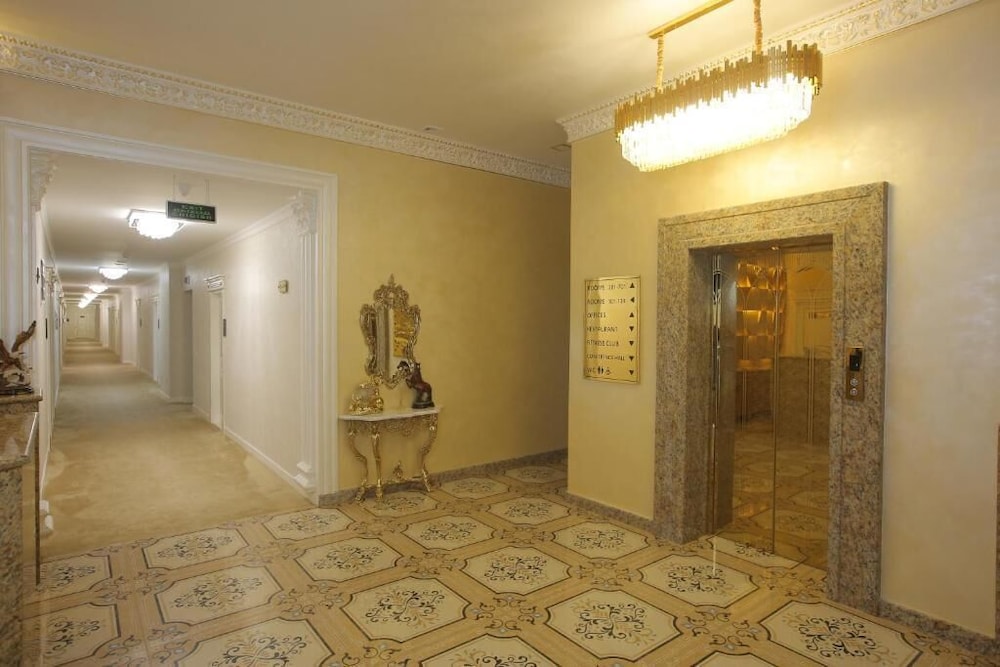 Velara Hotel 6/44