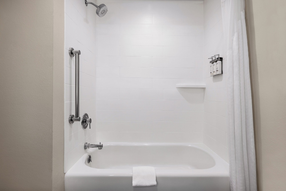 Holiday Inn Express & Suites Hagerstown 66/67