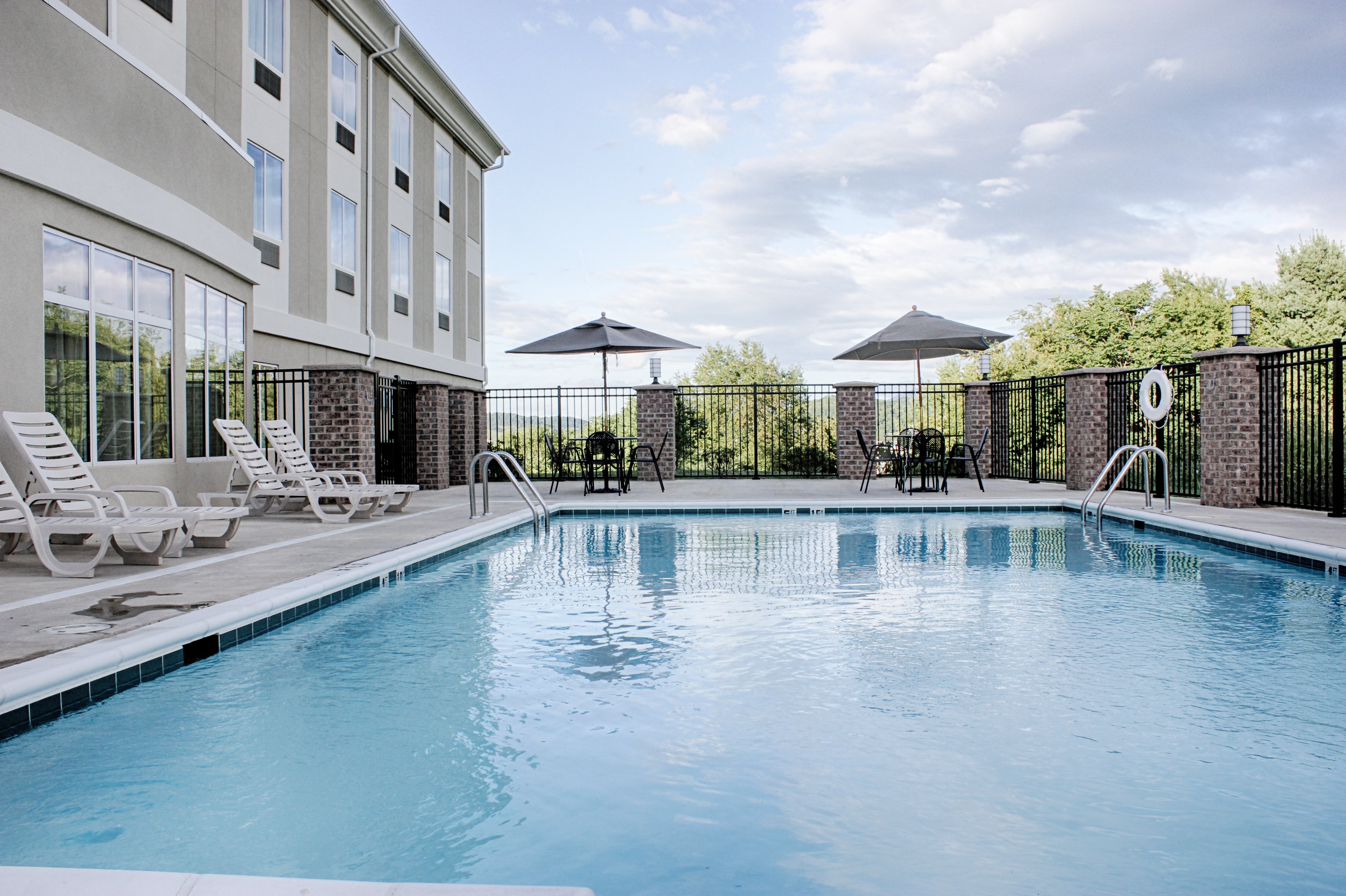 Holiday Inn Express And Suites Lebanon 1/40