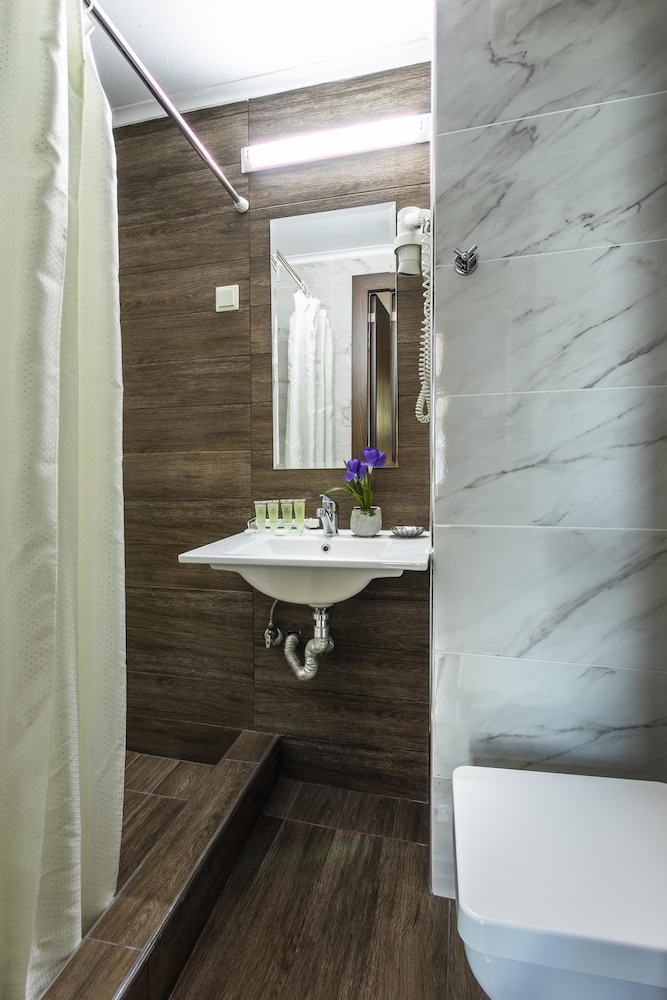 Egnatia Hotel 29/33