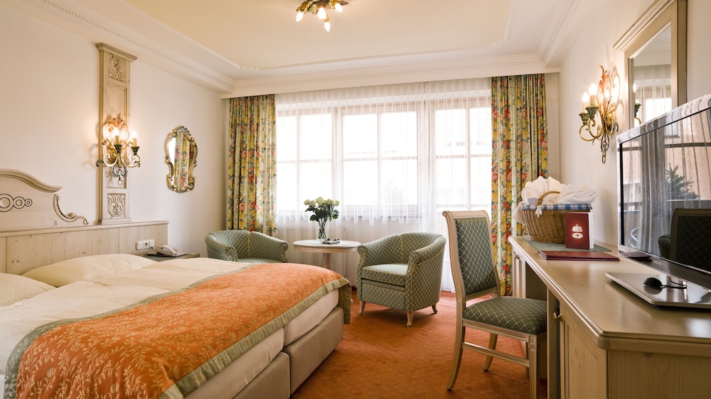 STANDARD, DOUBLE OR TWIN BED, BALCONY