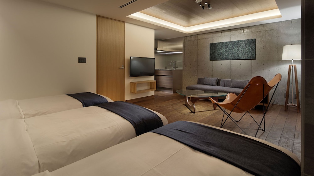 STUDIO, LIVING AREA