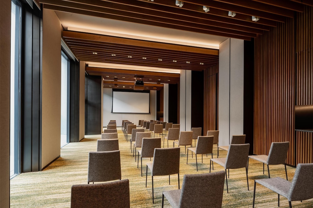 Hyatt Centric Kota Kinabalu 40/50