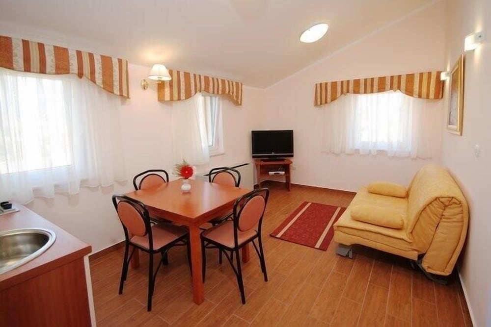 Trogirski Dvori 33/60