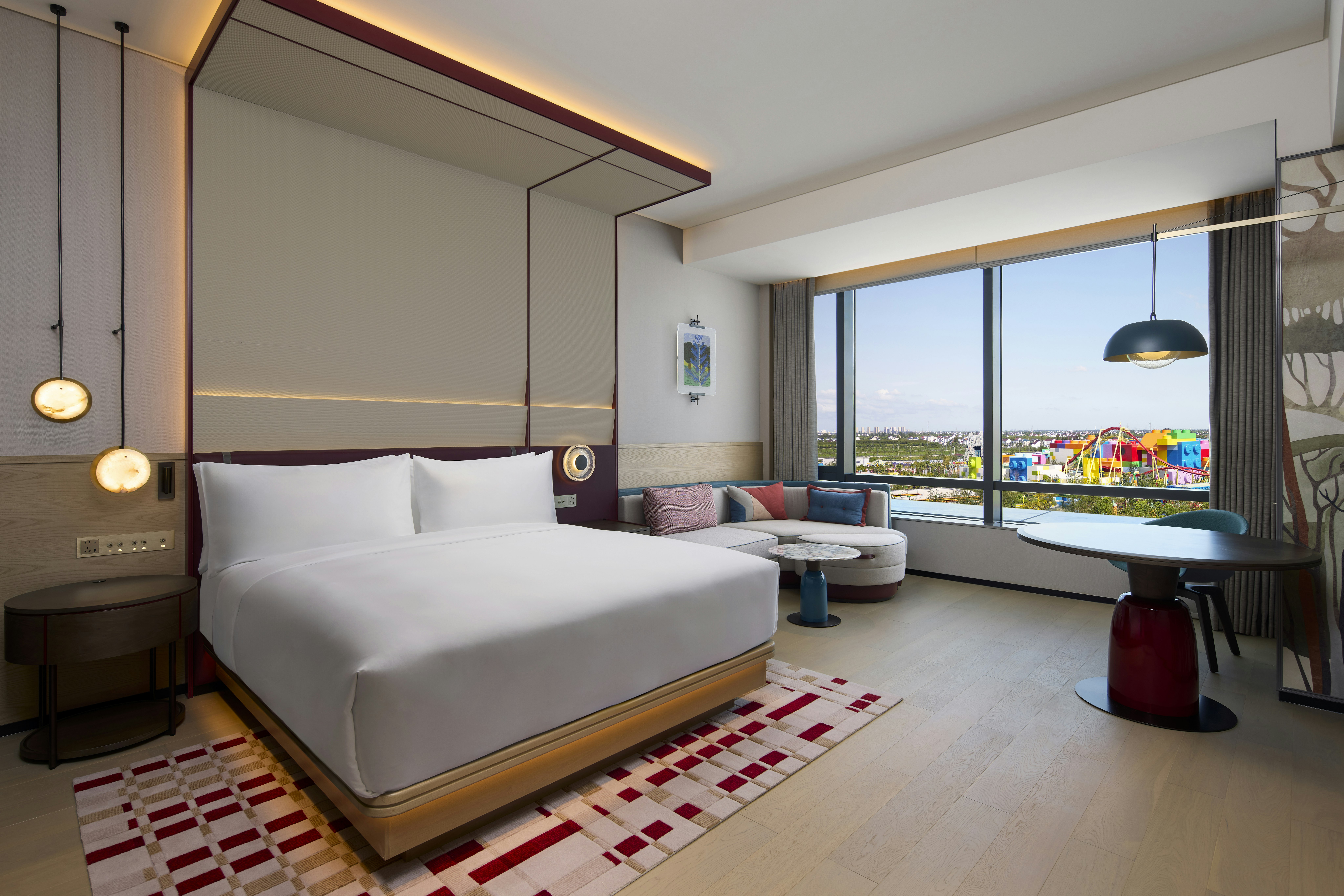 DELUXE, KING BED, THEME PARK VIEW