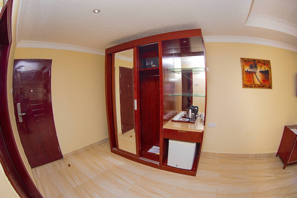 Tiffany Diamond Hotel Indira Gandhi Street 44/71