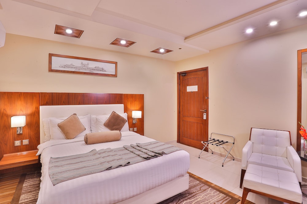 Avari Xpress Faisalabad 23/60