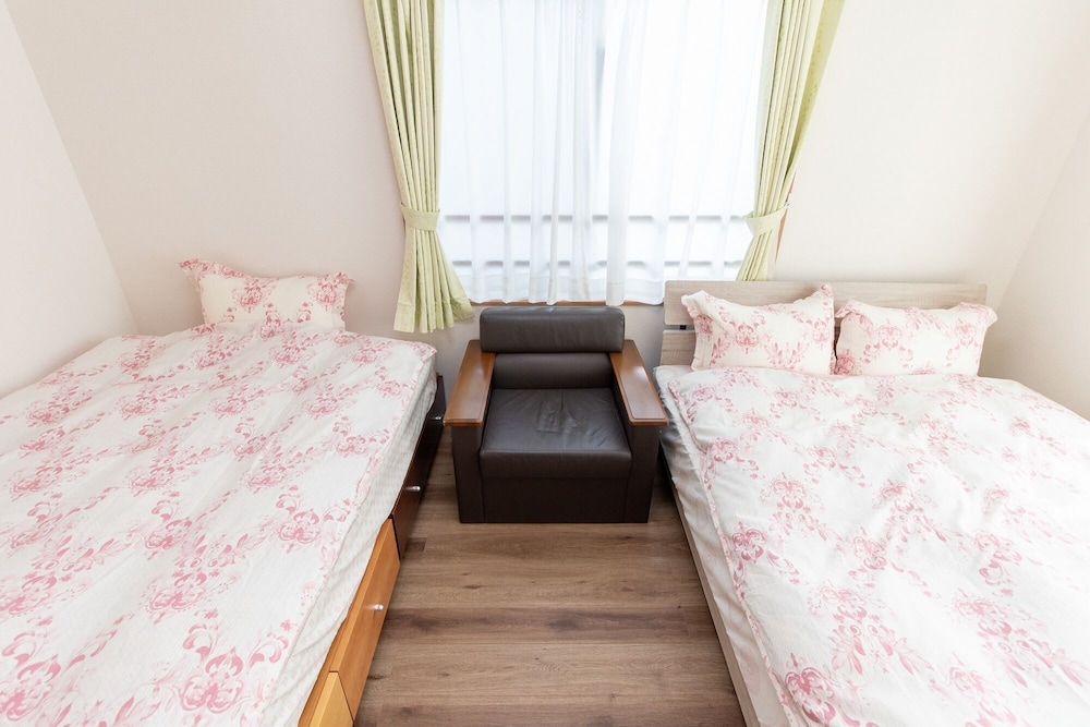 Mori House In Nishinippori [VR] 13/27