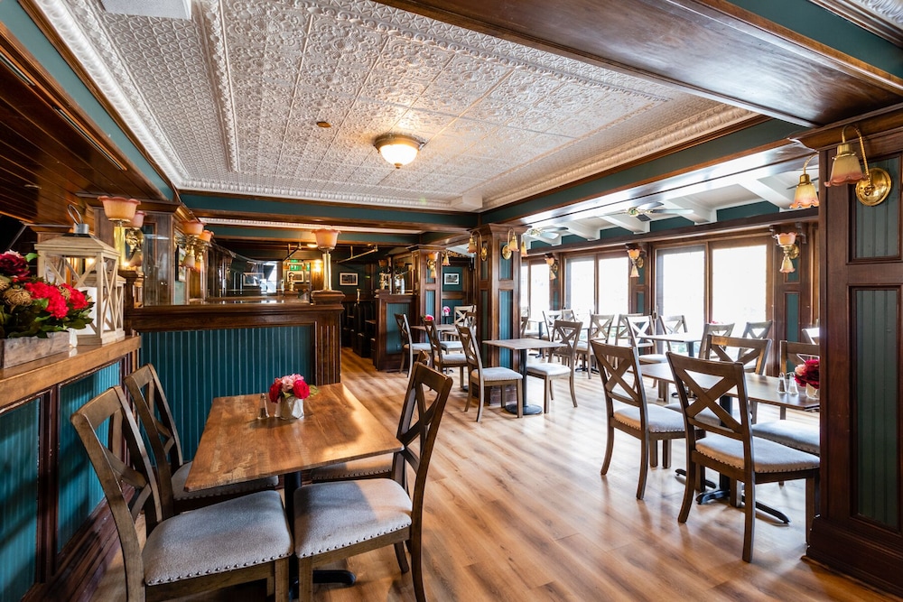 Saddleback Inn 28/44
