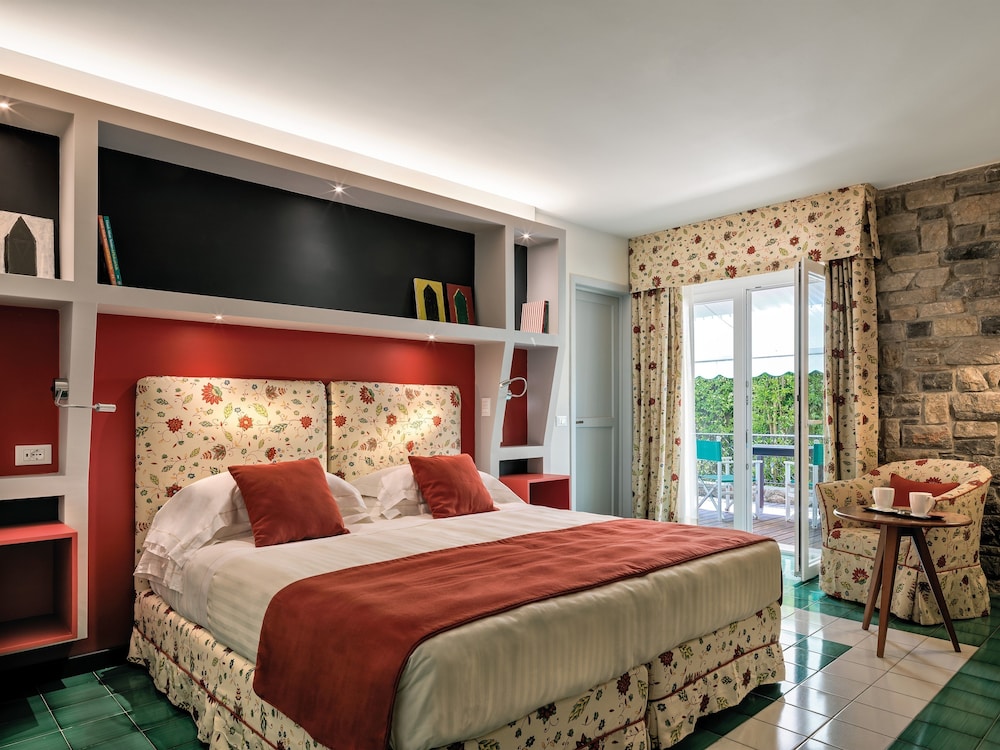 Hermitage Hotel And Resort 11/79