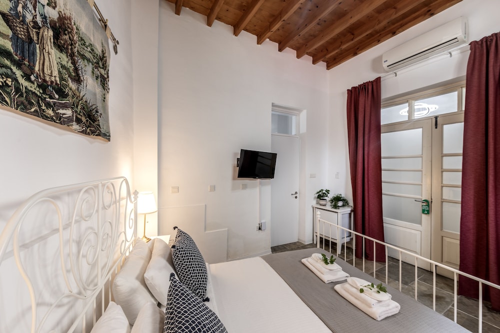 Edem Traditional House 28/32