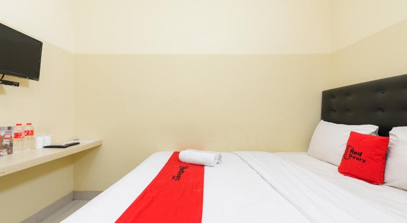 Reddoorz Plus Near Mall Ciputra Jakarta 26/51