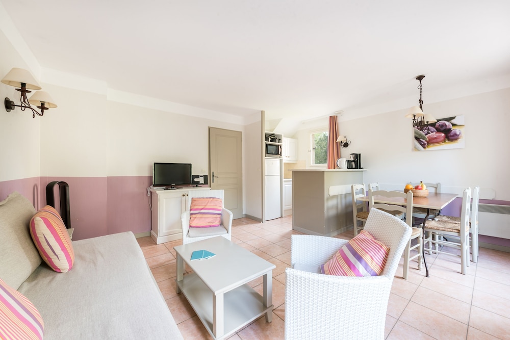 Pierre and Vacances Pont Royale En Provence Holiday Village 32/50
