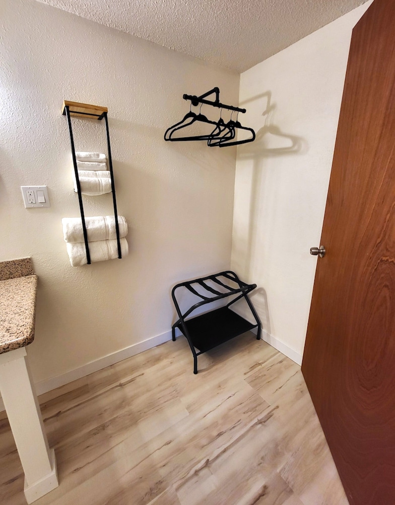 Shelton Inn 35/51