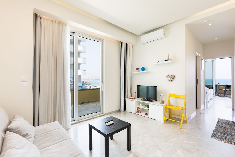 Meltemi Coast Suites 35/68