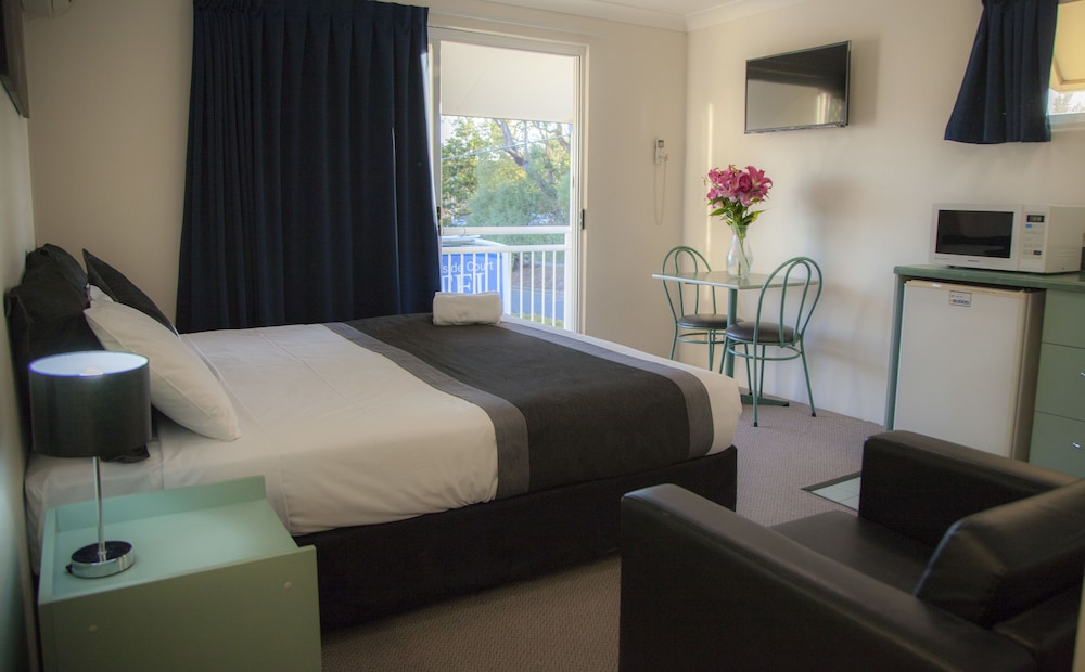 CHERMSIDE COURT MOTEL 16/25