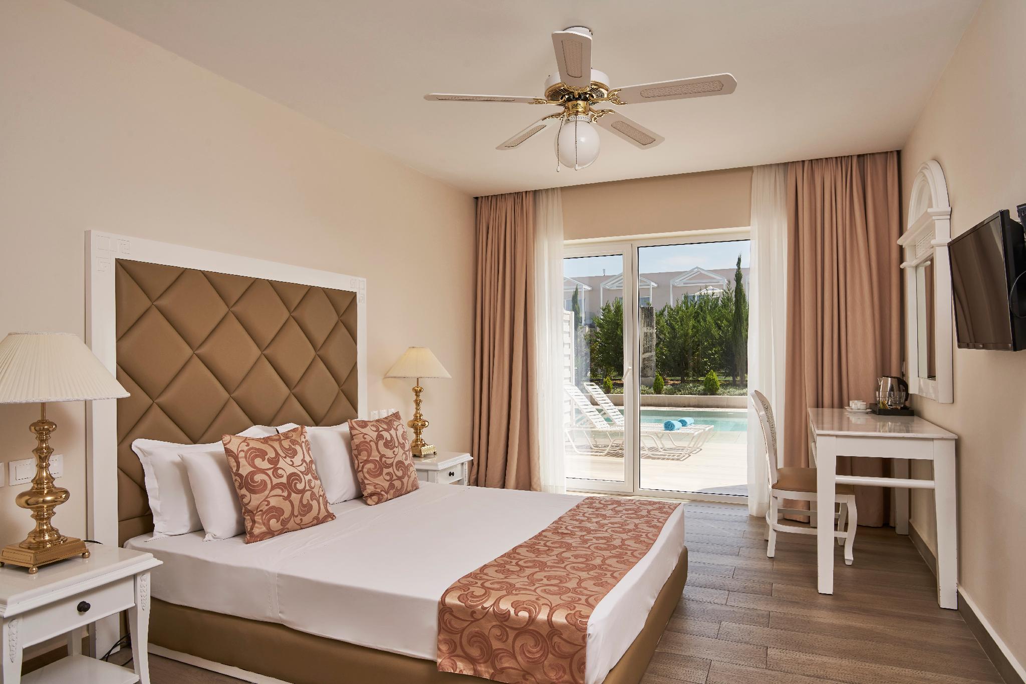 Room at Sandy Villas Resort, Linia