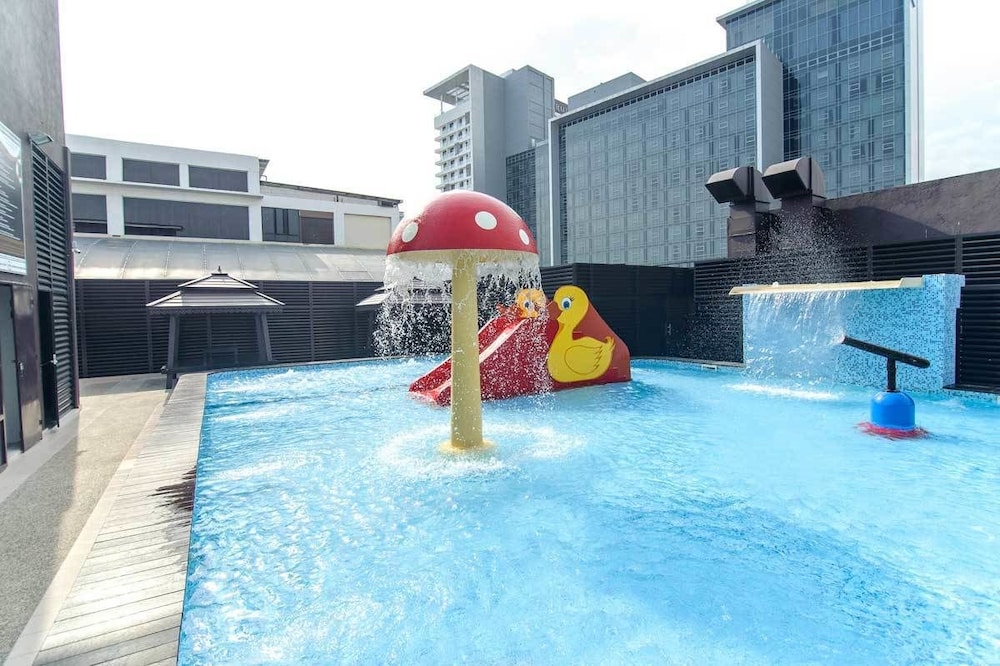 La Boss Hotel 49/56