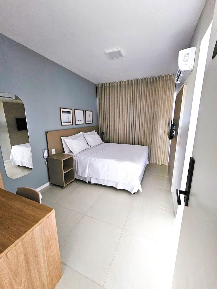 Aero Hotel 9/42