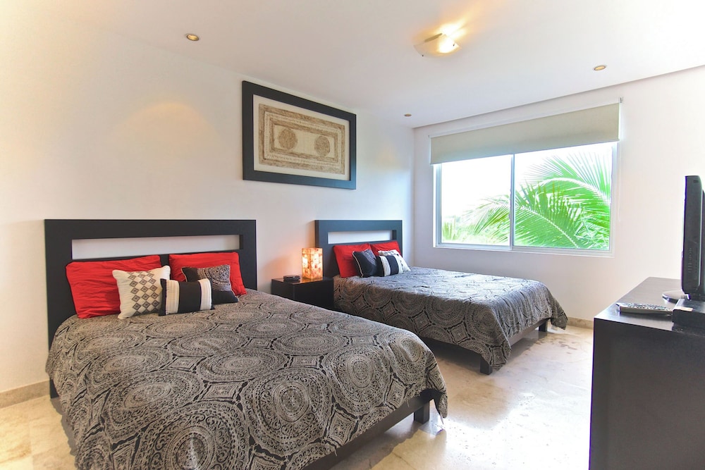 The Elements Oceanfront & Beachside Condo Hotel 11/50