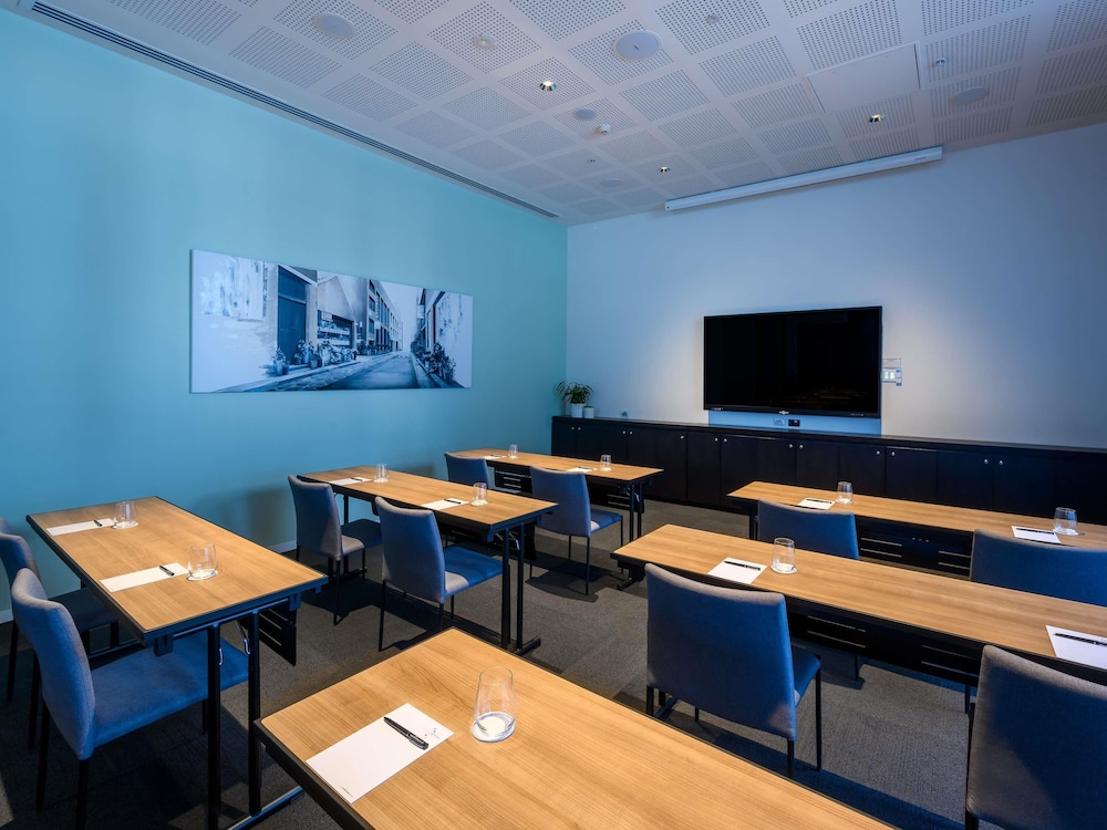 Novotel Melbourne Central Hotel 61/71