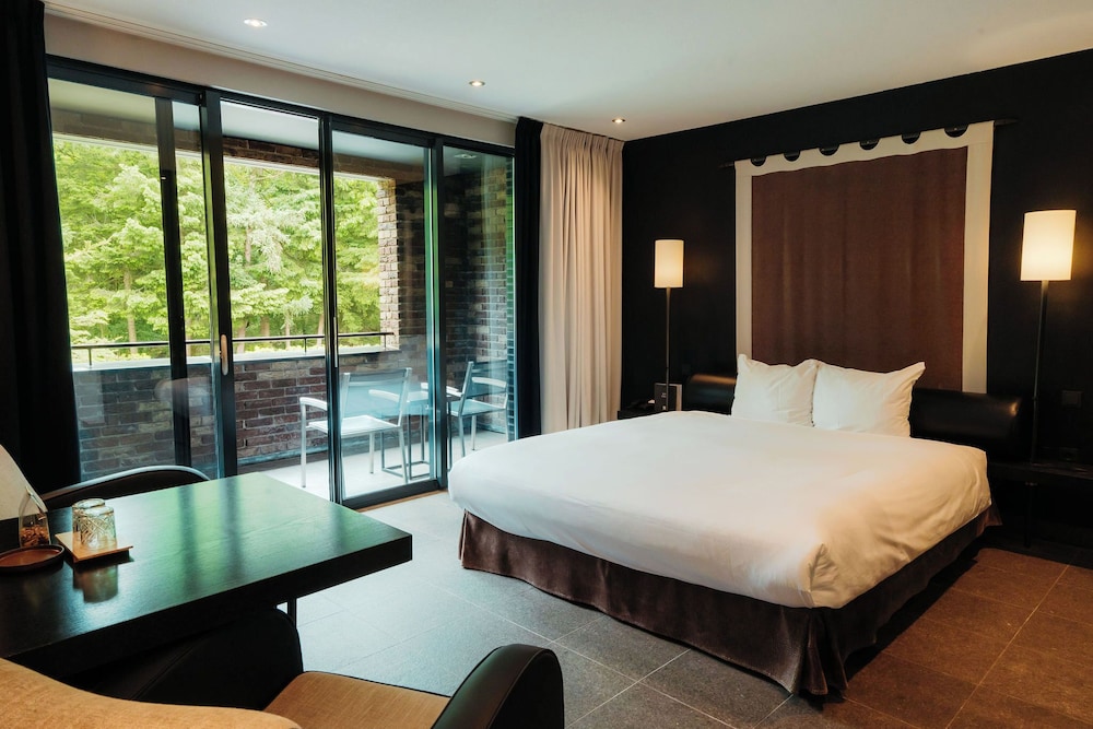 Standard, King Bed