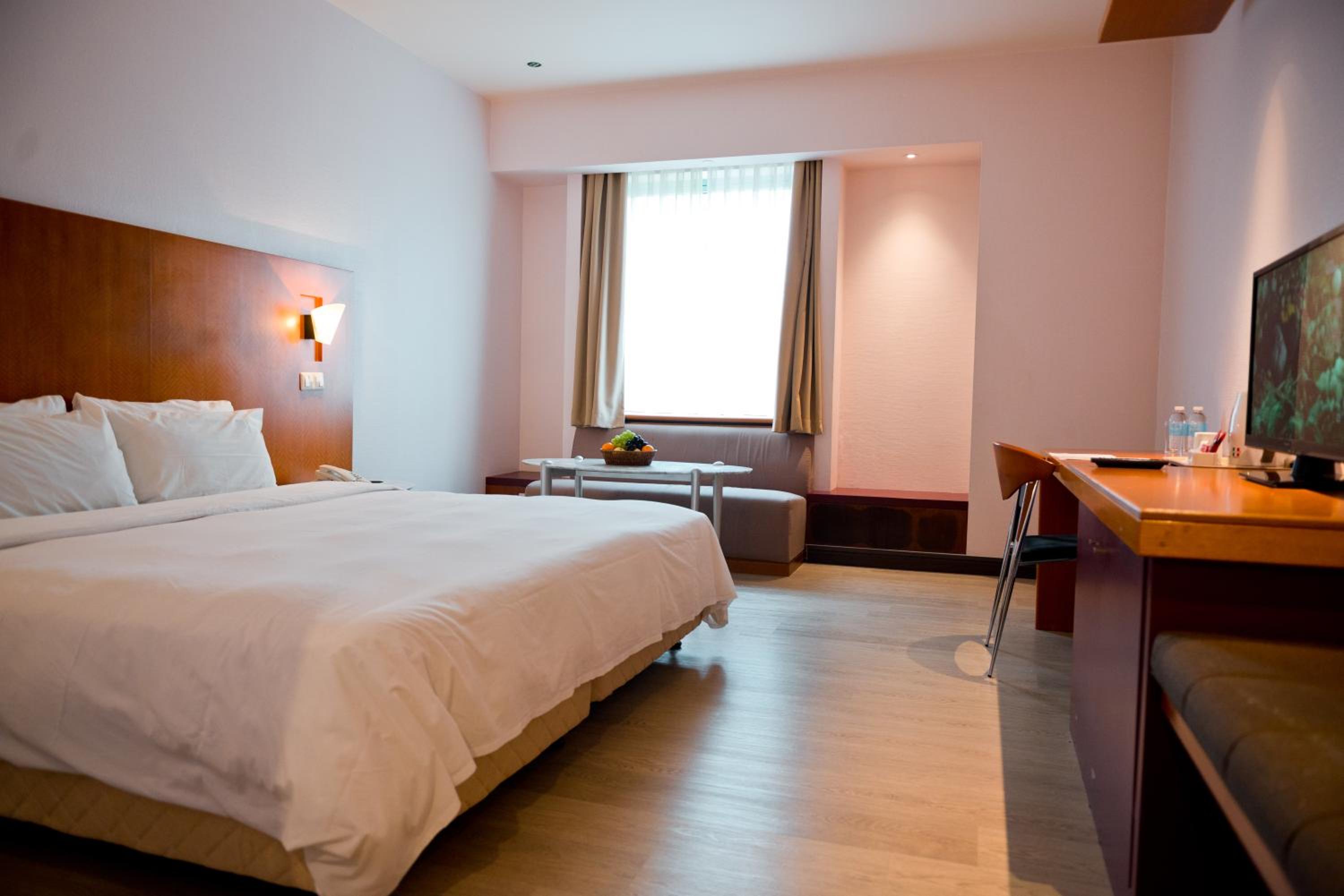 Deluxe, King Bed, Queen Bed