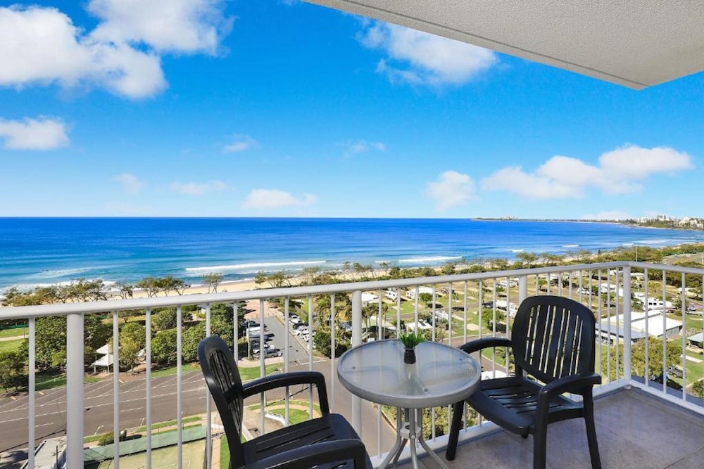 ELOUERA TOWER BEACHFRONT APARTMENTS 64/69