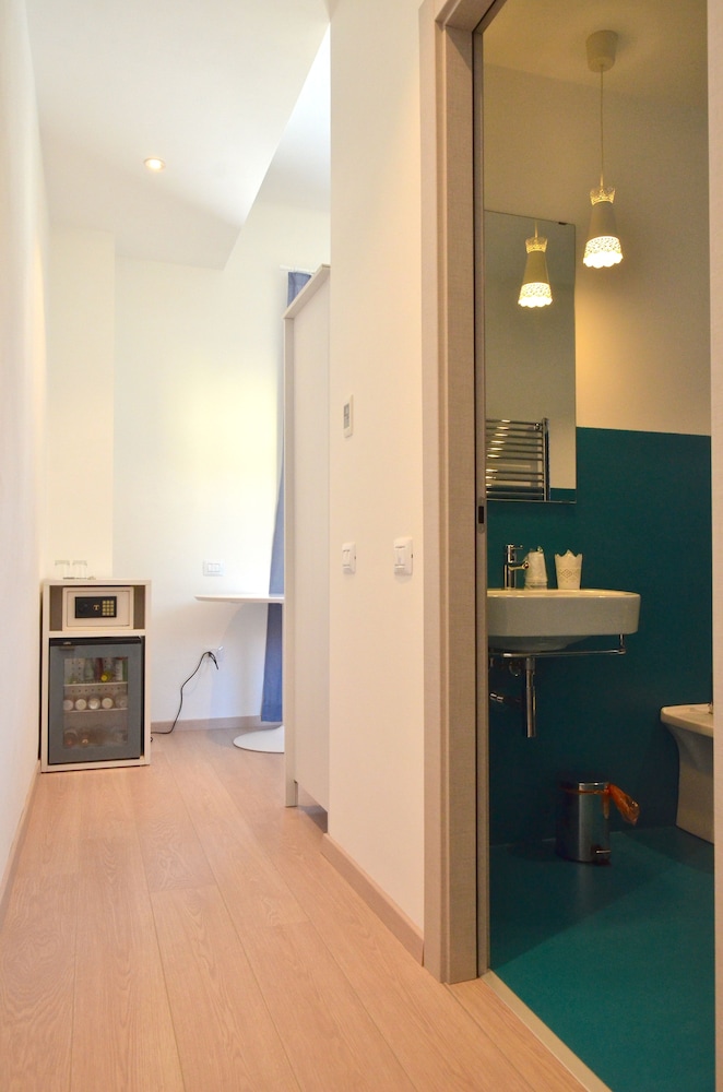 Petit Hotel 10/50
