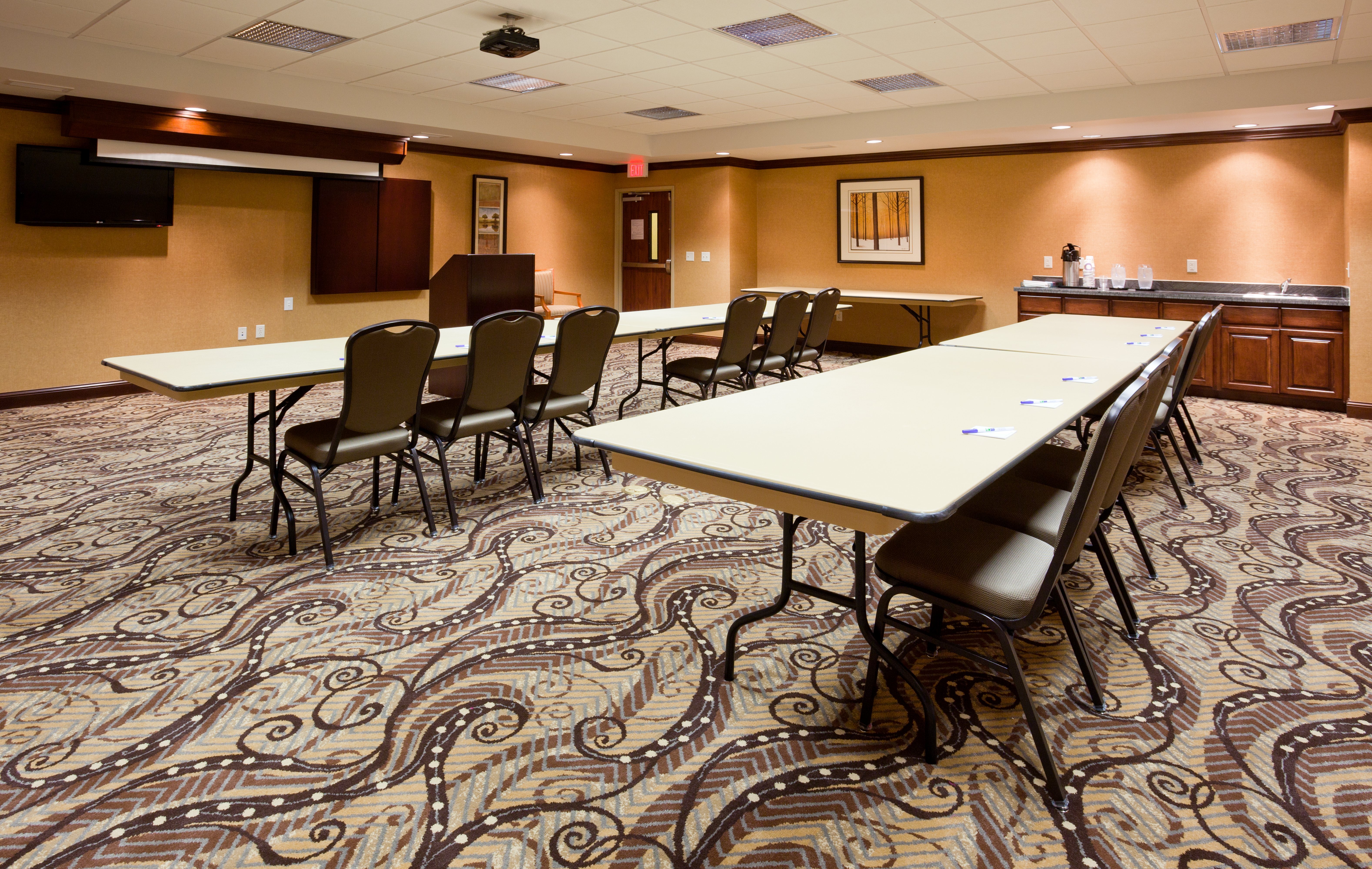 Holiday Inn Express Hotel And Suites Mason City 69/76