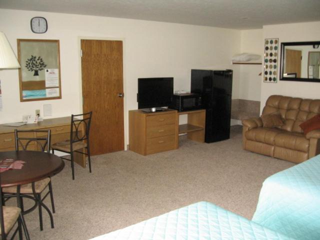 Little Bear Motel 35/43