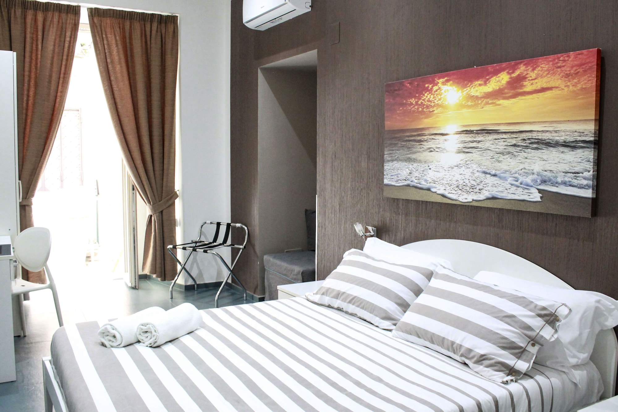 COMFORT, TRIPLE, MULTIPLE BEDS, CITY VIEW