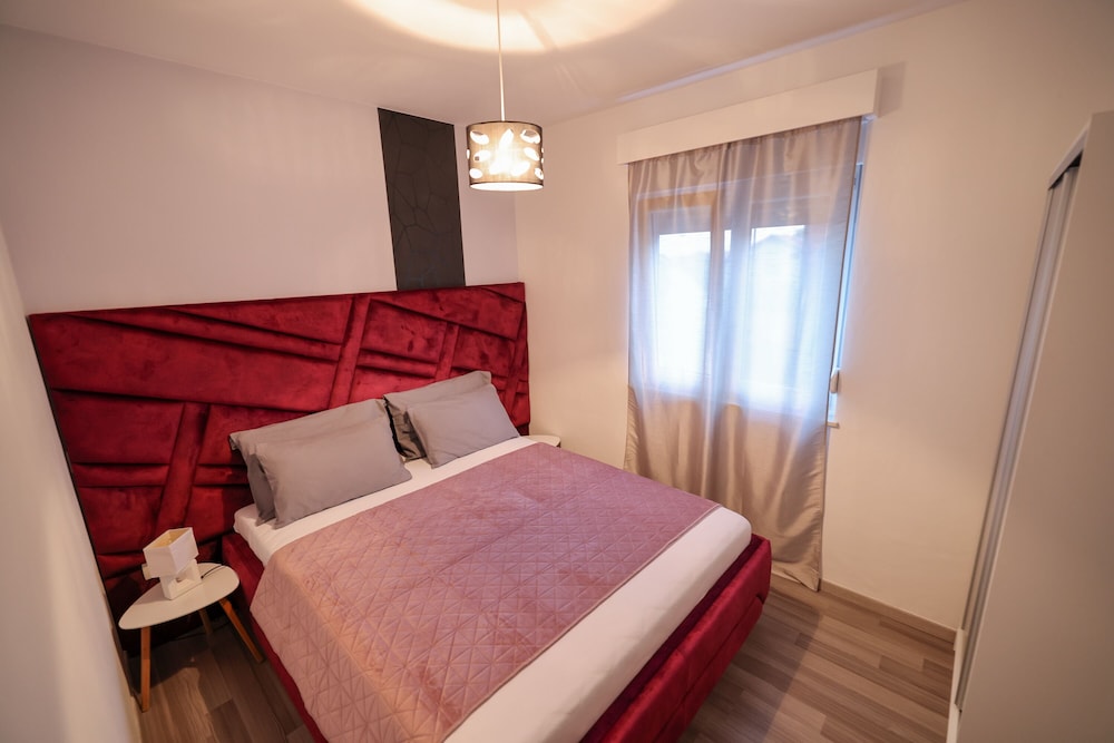 APARTMENT, 2 KING BEDS, POOL VIEW, SOFA, GROUND FLOOR