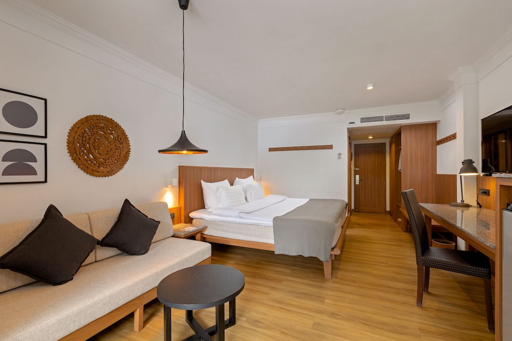 Sunprime Kamala Beach 20/35