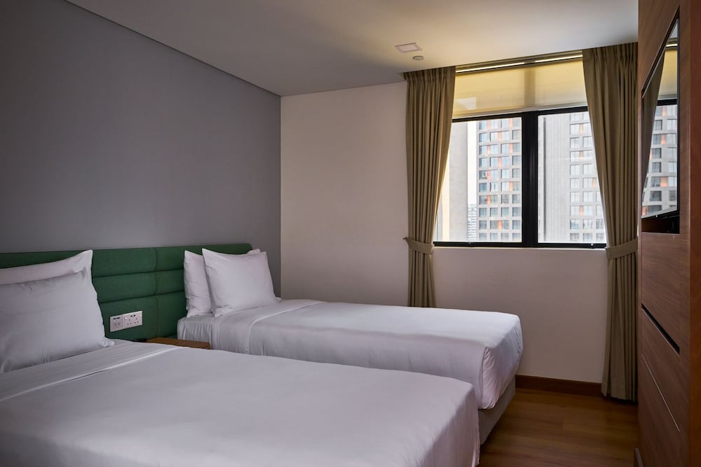 2 Bedrooms, Apartment, King and Twin Beds