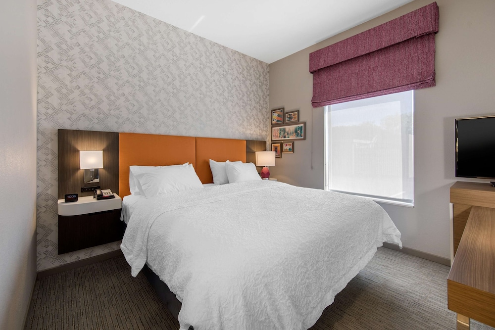 Hampton Inn and Suites Ruidoso Downs 12/37