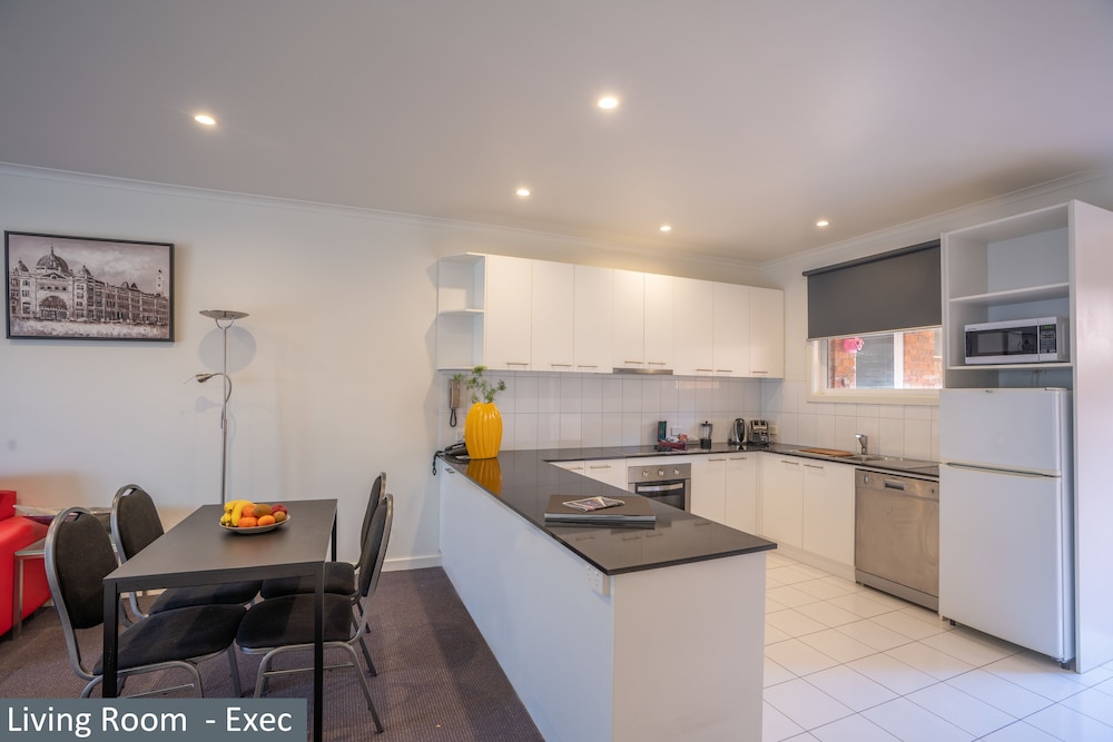 Carlton Clocktower Apartments 42/63