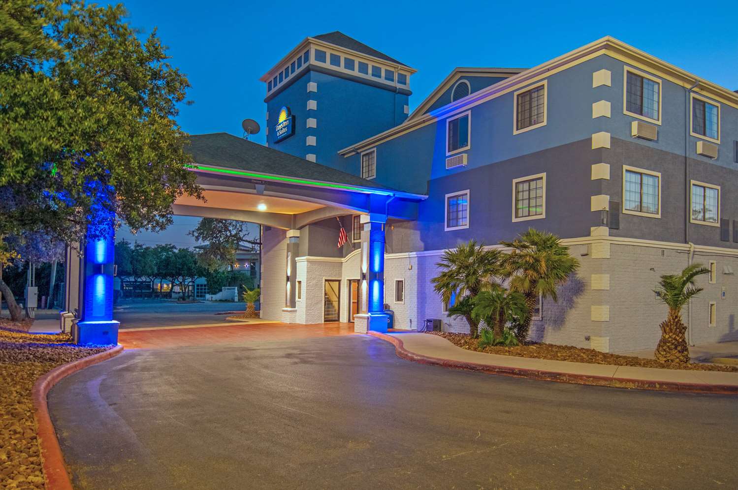 Days Inn & Suites by Wyndham San Antonio North/Stone Oak 58/63