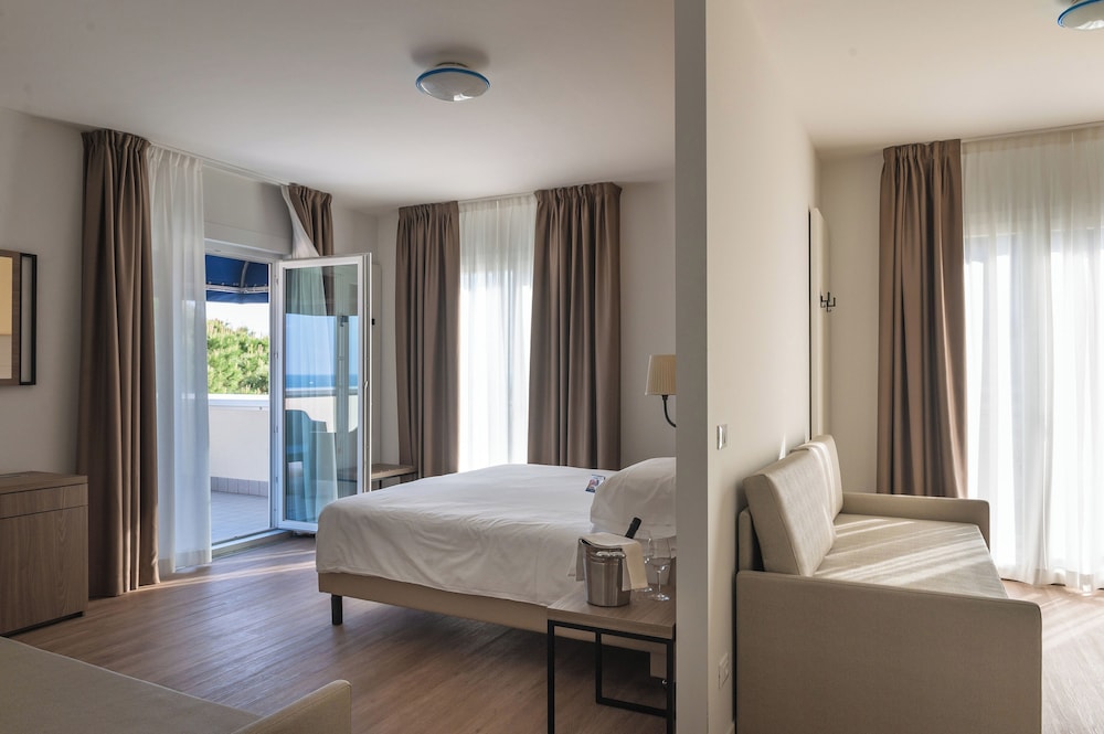 EXECUTIVE, SEA VIEW, TERRACE