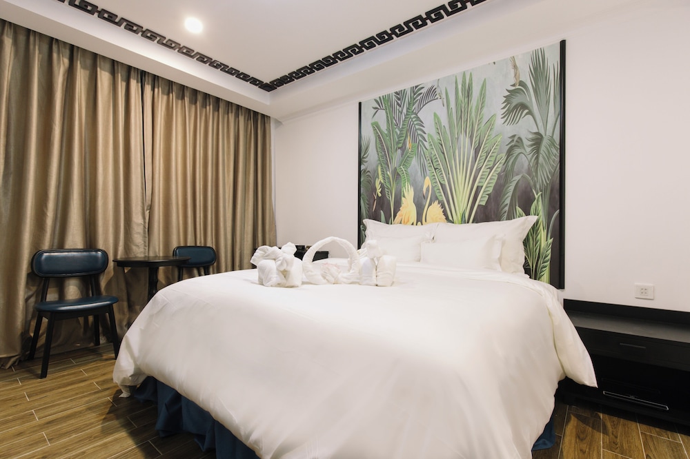 Orchid Hotel 33/71