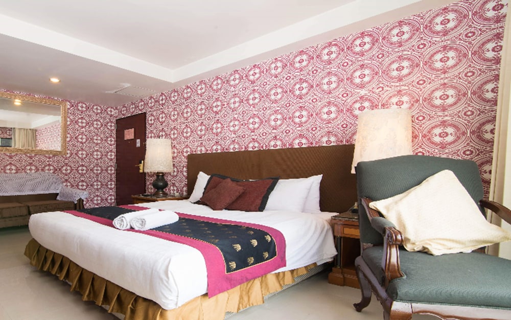 Diamond City Hotel 19/72