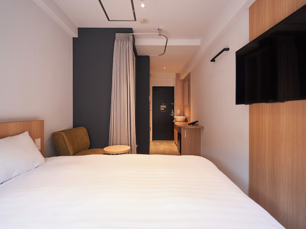 ROOM, DOUBLE BED