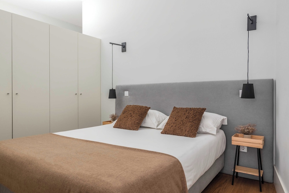 City, Apartment, Queen Bed, Sofa, Patio