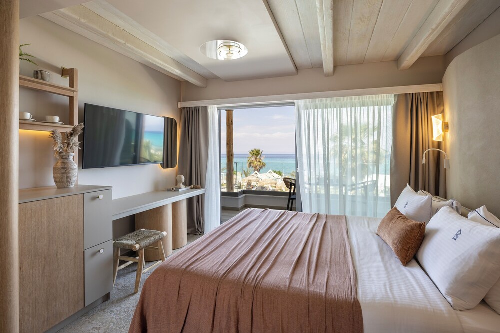 Blue Carpet Luxury Suites 7/50