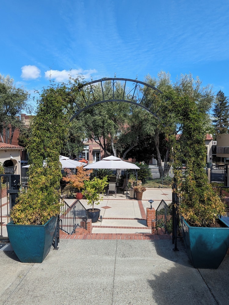 Los Gatos Garden Inn Hotel 40/50