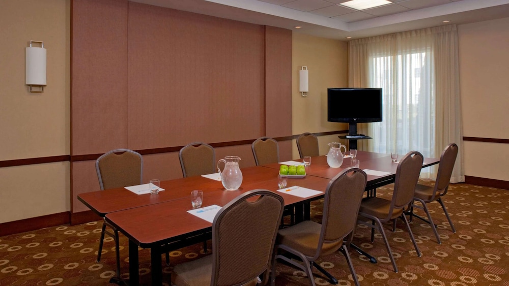 Hyatt Place Fort Wayne Northwest 32/36