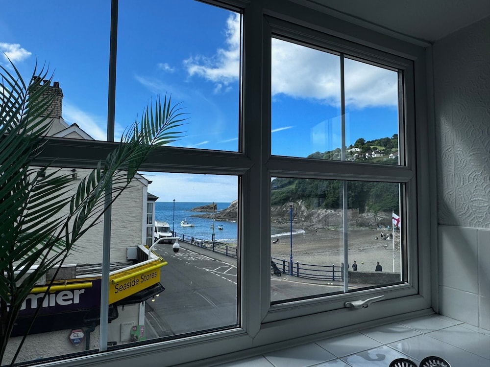 OYO Seaside Apartments 25/50