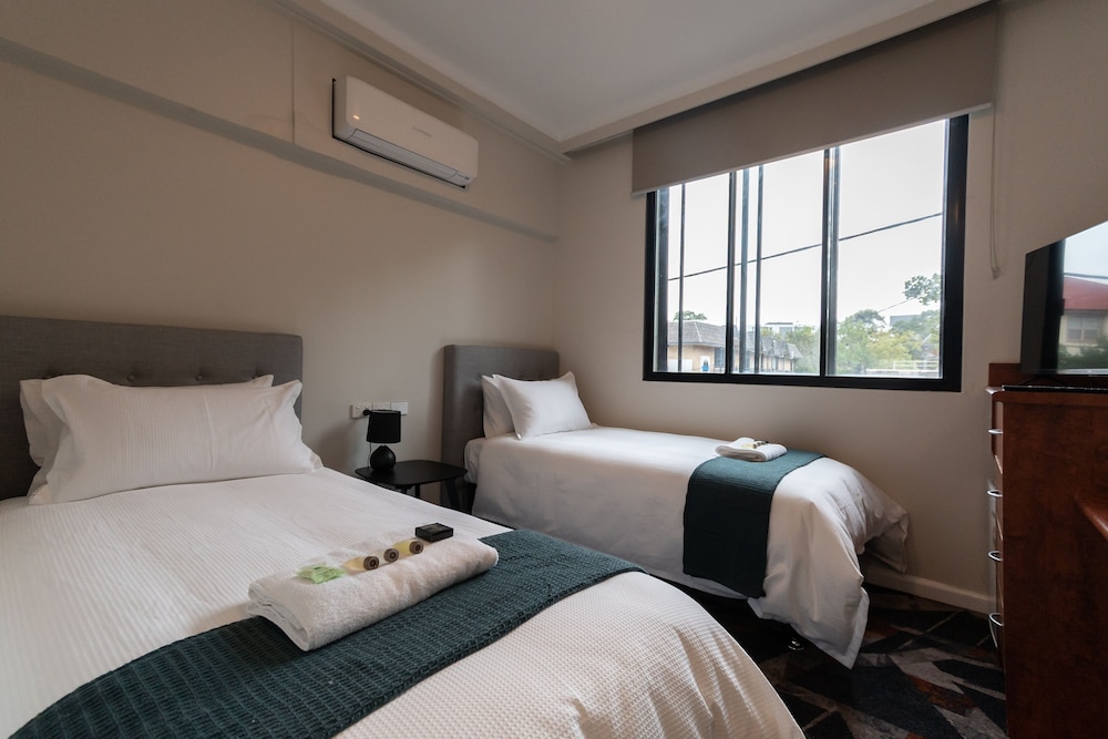 STANDARD, TWIN BEDS