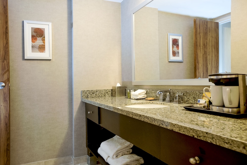 Doubletree Hotel Springfield 59/79